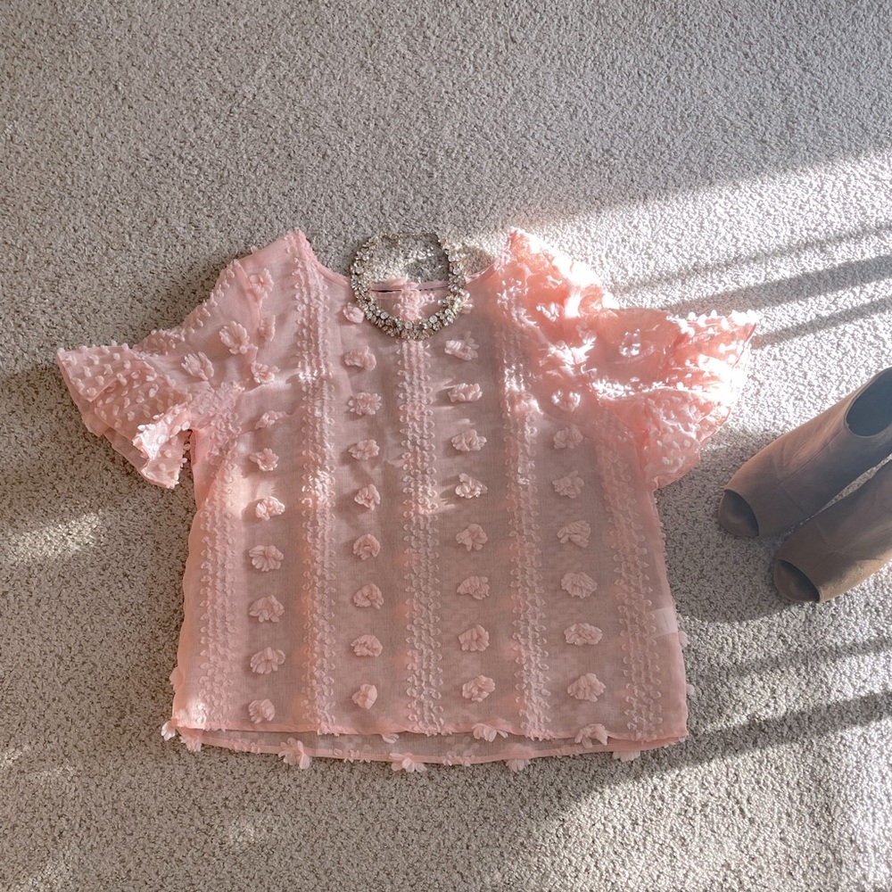 Pink blouse with flower apliques